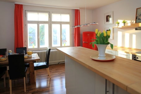 Dining. INSELVILLA - Holiday apartment on the island in Hameln