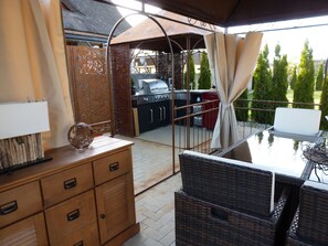 Outdoor dining - Vacation home Oase Karlshagen (Usedom) for 2 to 4 pers. with pavilion and outdoor kitchen (Karlshagen)