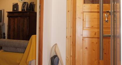 Liebevoll neu restaurierte Wohnung mitten in der Stadt für 2 Personen.