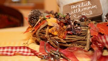 1 bedroom, internet, bed sheets