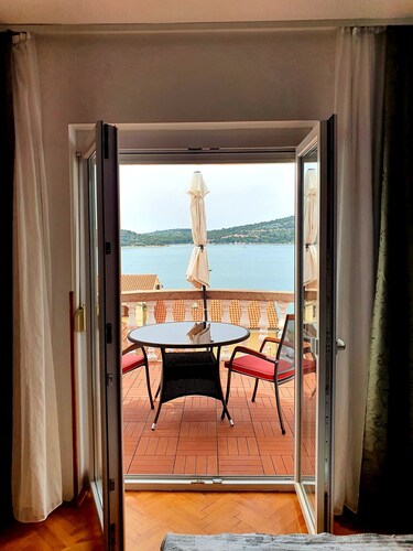 MODERN APARTMAN - 4 TO 6 PERSONS WITH A STUNNING SEA VIEW