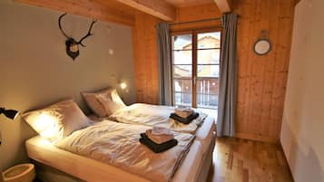 4 bedrooms, internet, bed sheets