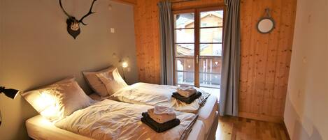 4 bedrooms, Internet, bed sheets