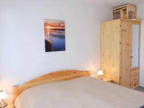 2 habitaciones, tabla de planchar con plancha, cuna de viaje y wifi 