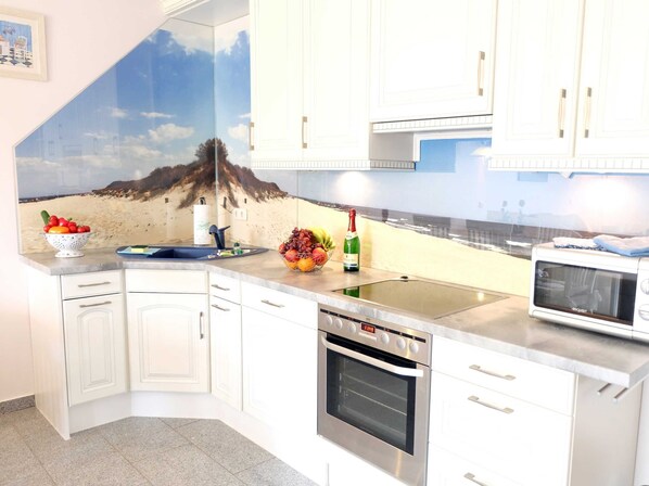 Køleskab, mikrobølgeovn, ovn, opvaskemaskine