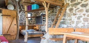 1 bedroom, free WiFi, bed sheets