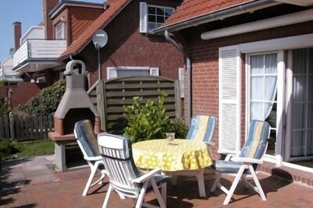 Single-storey, cozy apartment with large sun terrace incl. Beach chair