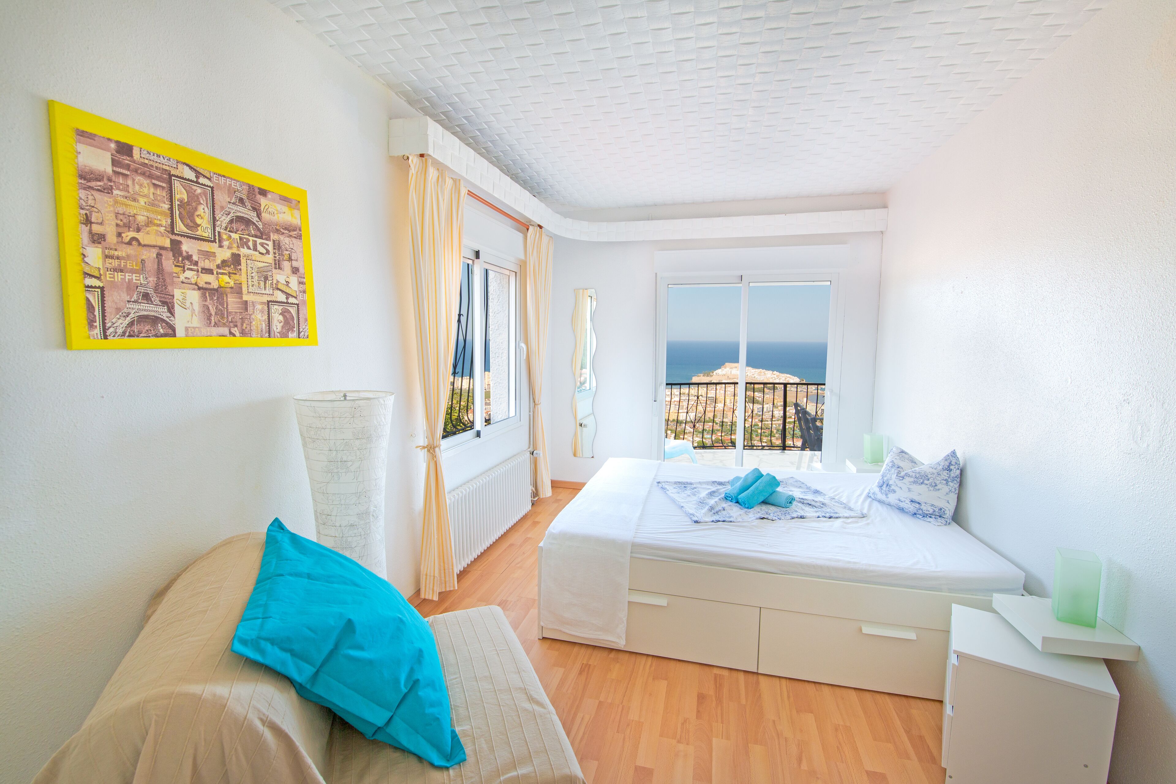 2 slaapkamers, een strijkplank/strijkijzer, reisbedje, gratis wifi