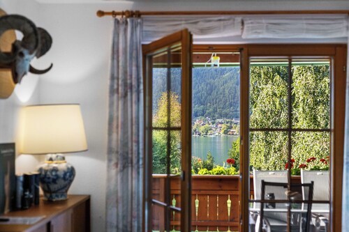 Private lake house Ossiachersee • Own bathing jetty - 4 bedrooms | 6 guests