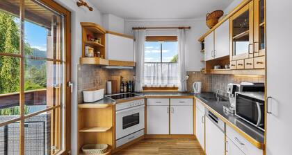 Casa unifamiliar familiar con 4 dormitorios y un embarcadero privado