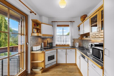 Private lake house Ossiachersee • Own bathing jetty - 4 bedrooms | 6 guests