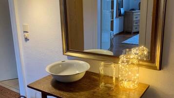 淋浴设施、吹风机、毛巾、肥皂