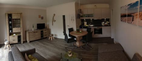 Televisión, reproductor de DVD y libros