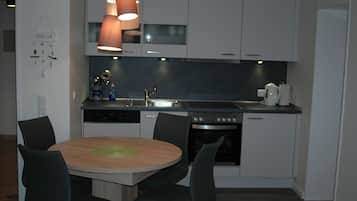 Kühlschrank, Ofen, Herdplatte, Geschirrspüler