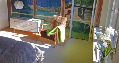 Sunlit large comfort apartment with mountain views on Lake Chiemsee
