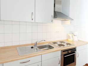 Køleskab, mikrobølgeovn, ovn