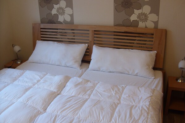 2 bedrooms, travel cot, free WiFi