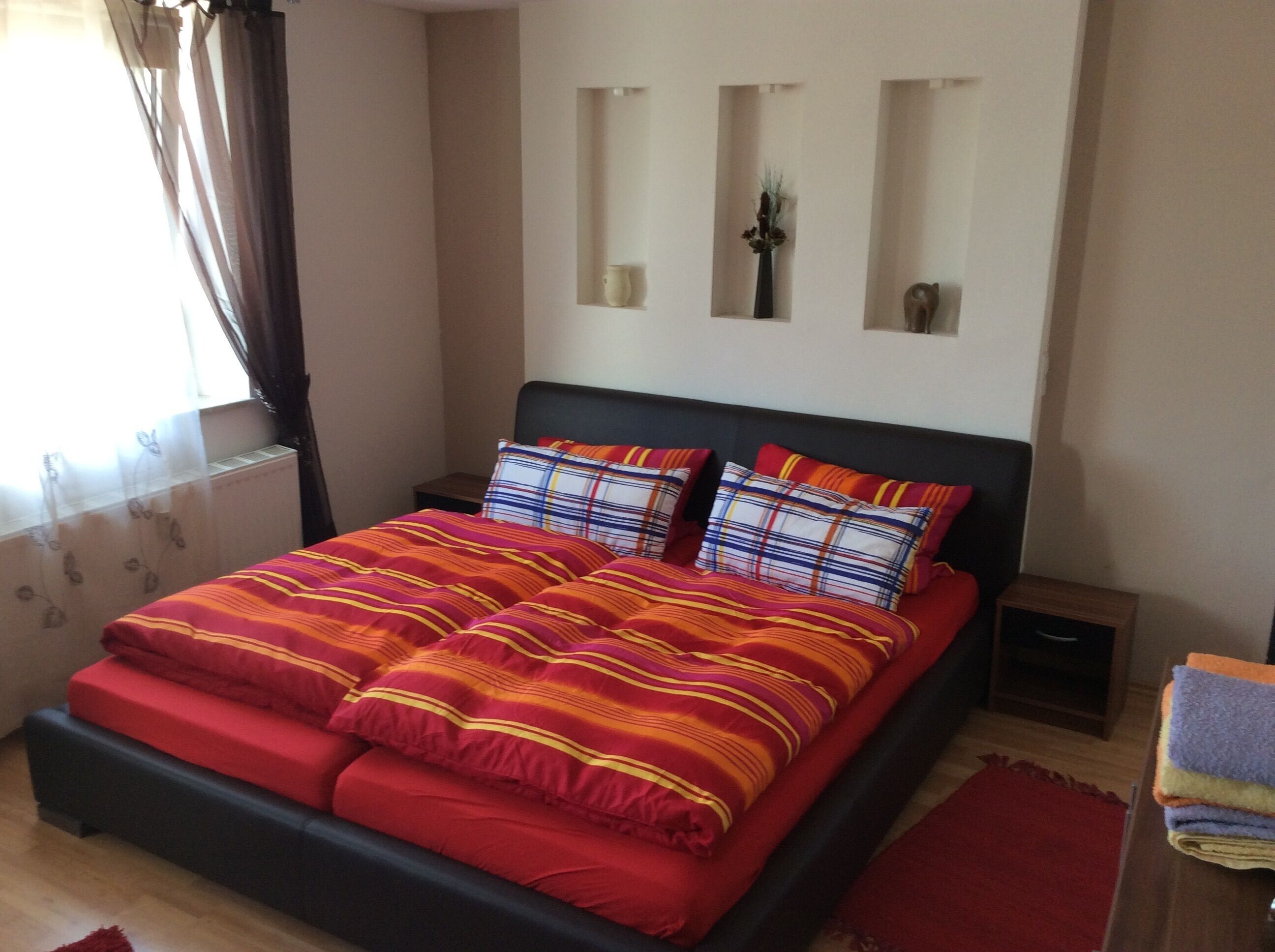 Unique location right on the Moselle and the bike path. Luxembourg border