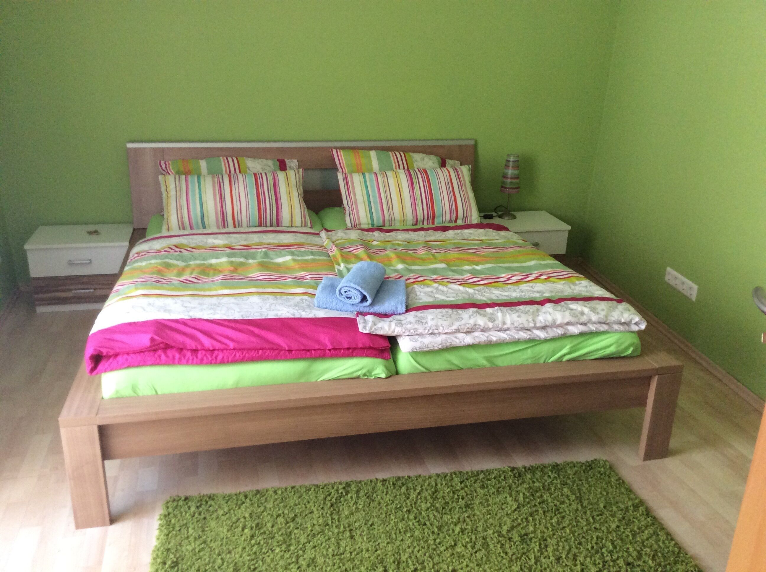 Unique location right on the Moselle and the bike path. Luxembourg border