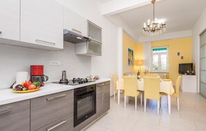 Fridge, stovetop, dishwasher, coffee/tea maker