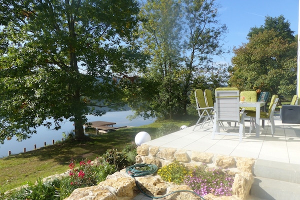 Terrasse mit direktem Seeblick