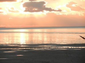 Plage à proximité, chaises longues