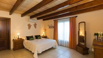 4 slaapkamers, een strijkplank/strijkijzer, wifi, beddengoed