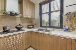 Traditional-Villa, 2 Schlafzimmer | Eigene Küche | Großer Kühlschrank, Herdplatte, Wasserkocher mit Kaffee-/Teezubehör