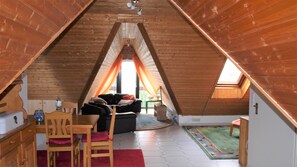 Smart TV, books, computer monitors, printers - Bright apartment with loft character (Stadtbezirke VIII)