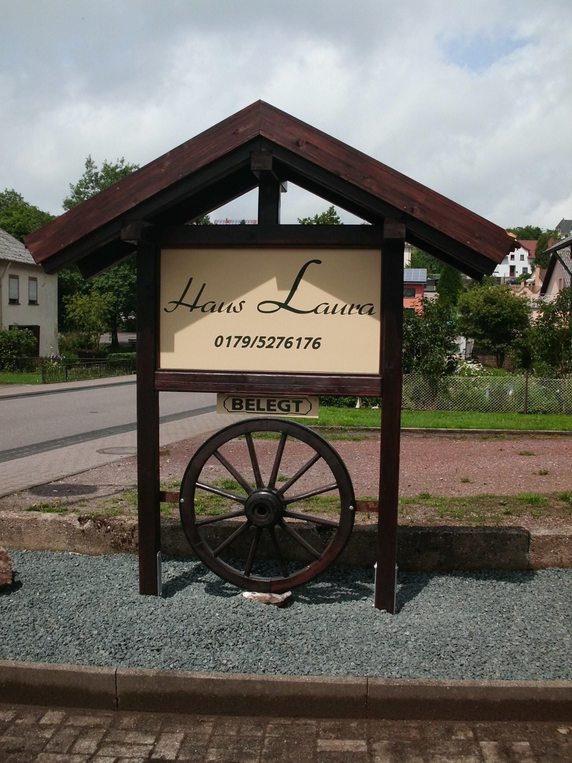 Is a historic 'Hunsrückhaus' 1850 built. Completely restored in 2013