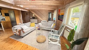 Fernseher, Kamin, DVD-Player, Bücher