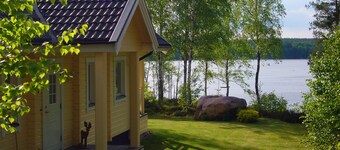 Idyllic lakeside location, luxury furnishings - sauna, boat, canoe, WLAN, 3 bedrooms.
