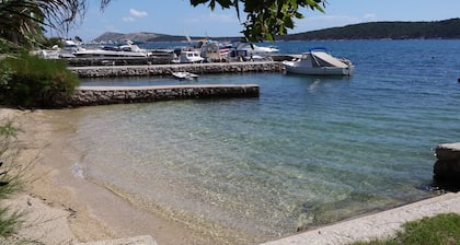 modern apartment for 6 people surrounded by Mediterranean vegetation
