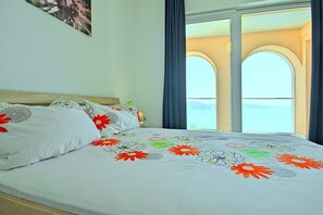 3 bedrooms, in-room safe, iron/ironing board, free WiFi