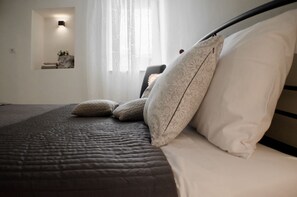 3 bedrooms, iron/ironing board, WiFi, bed sheets - Ideal for family holidays in traditional and quiet location (Pican)