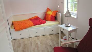 2 slaapkamers, een strijkplank/strijkijzer, reisbedje, gratis wifi