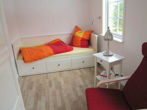 2 bedrooms, iron/ironing board, travel cot, free WiFi