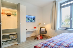 1 bedroom, in-room safe, desk, soundproofing