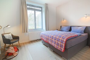 1 bedroom, in-room safe, desk, soundproofing