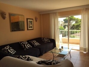 Smart TV, DVD player, books, stereo - Comfortable Apartment:  sea- distance 100m, WiFi, Air-Conditioning, Sat+Cable-TV (Cala Millor)