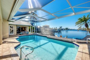 Udendørs pool, opvarmet pool, liggestole