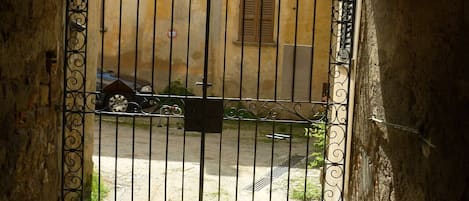 Enceinte de lâhĂ©bergement