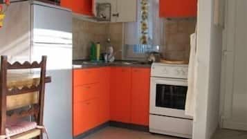 Microwave, oven, stovetop, coffee/tea maker