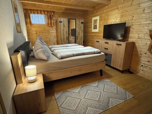 2 habitaciones, tabla de planchar con plancha y cuna de viaje 