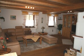 Smart TV, chimenea, reproductor de DVD y estéreo 