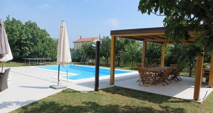 Holiday house with private pool, hydromassage and free bicycles