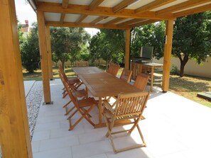 تناول الطعام بالخارج