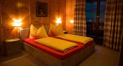 GroĂzĂŒgig angelegtes Ferienhaus inmitten der Schönheit der Osttiroler Natur