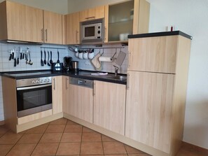 Kühlschrank, Mikrowelle, Ofen, Geschirrspüler