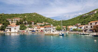Lovely apartment in Stinica with house sea view